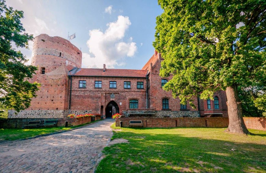 Zamek w Pęzinie, Pęzino, Poland, Poland